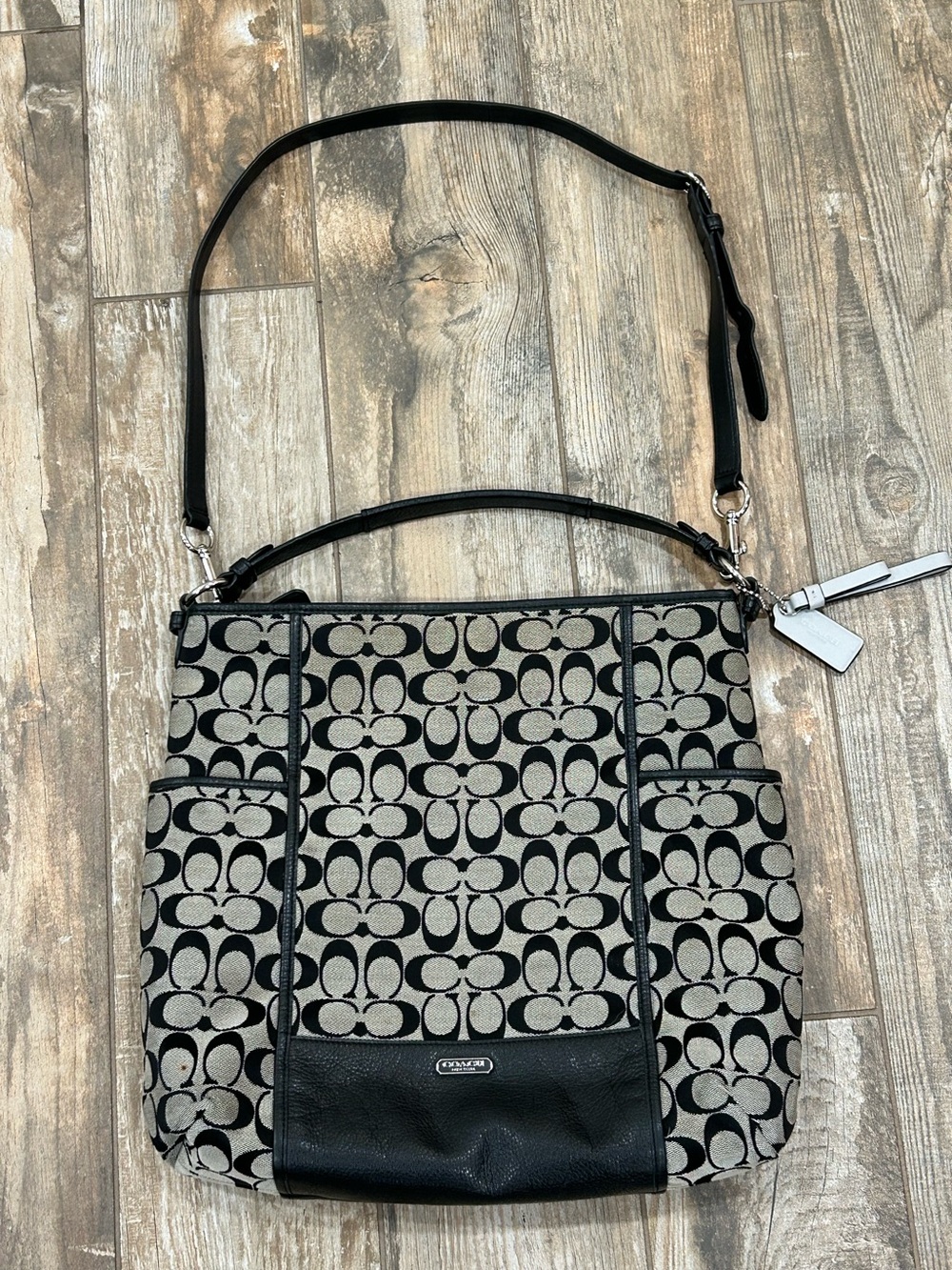 Coach Park Hobo Signature Canvas Shoulder Bag w/ hang Tag Needs Cleaning